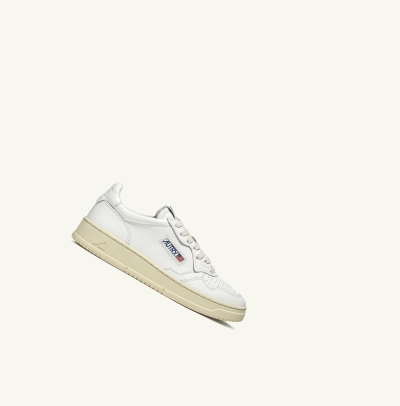 Women's Autry Medalist Low Sneakers White | 153648UFZ
